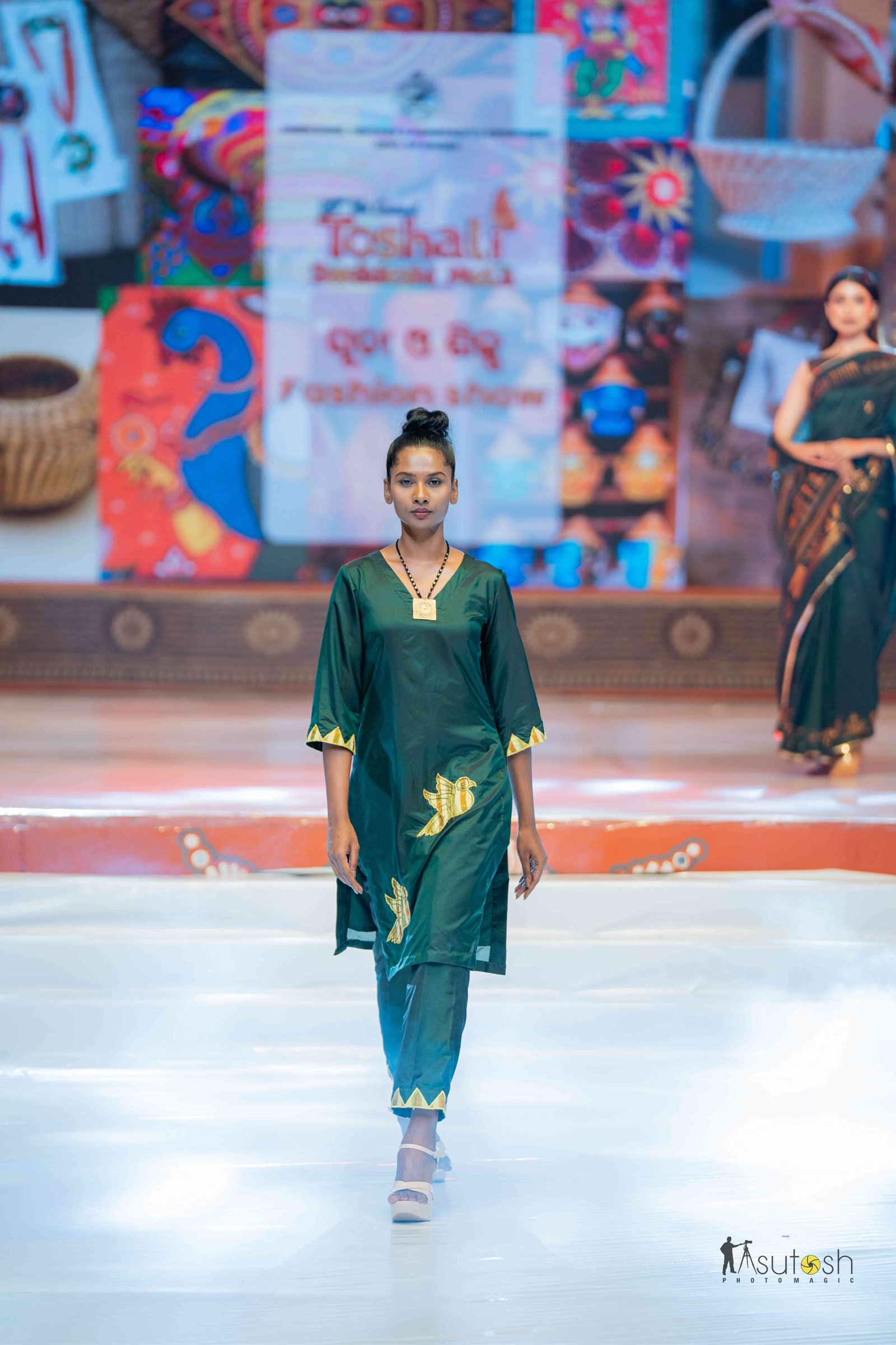Suta O Silpa Look 2